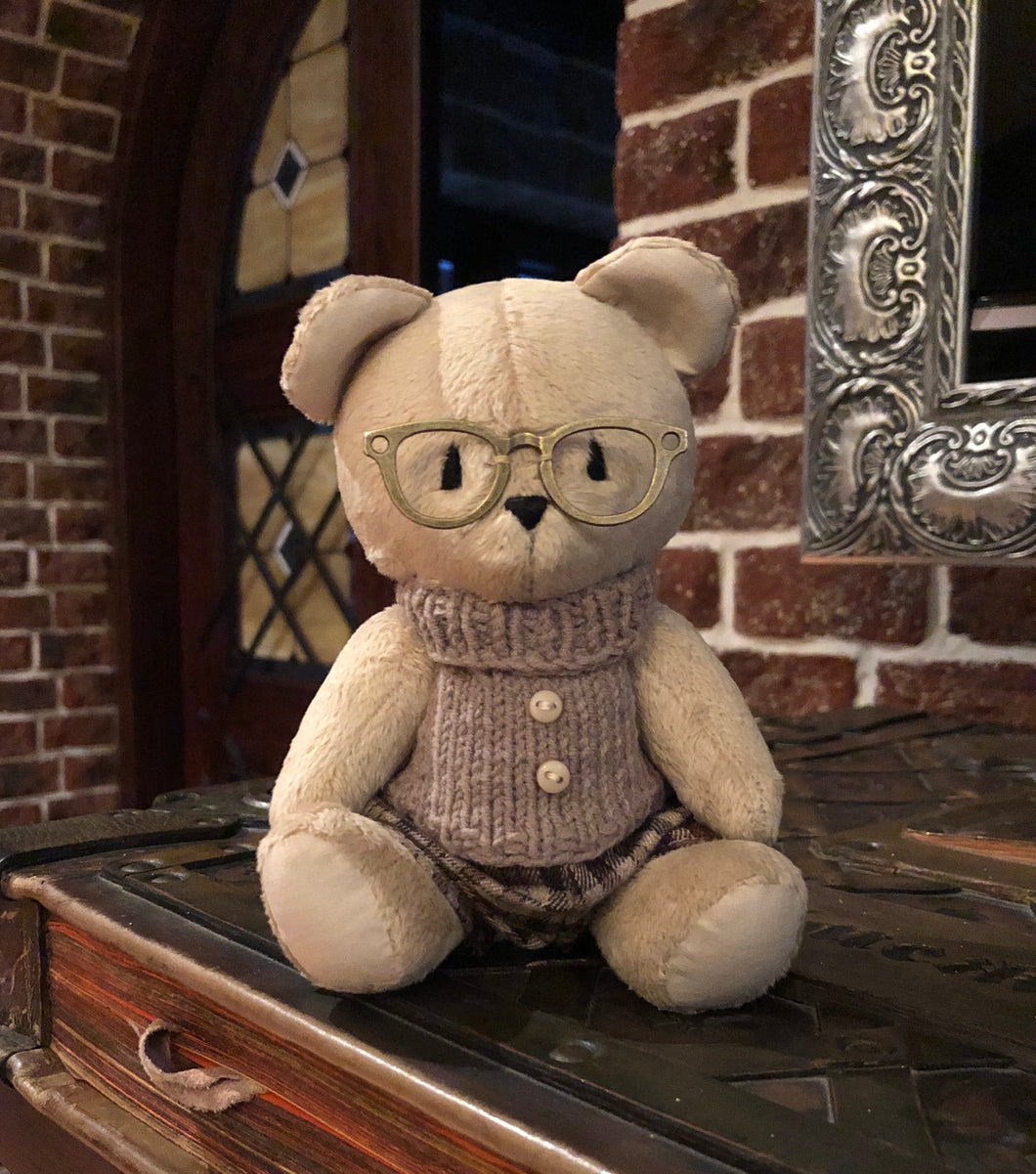 Teddy bear in glasses